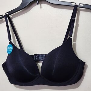 Vanity fair Bra Size 34B Black Adjustable Straps Wirefree.   New